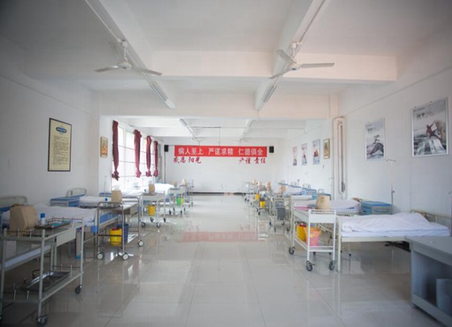 2023年自贡市四川省荣县中学校国际部一年学费是多少